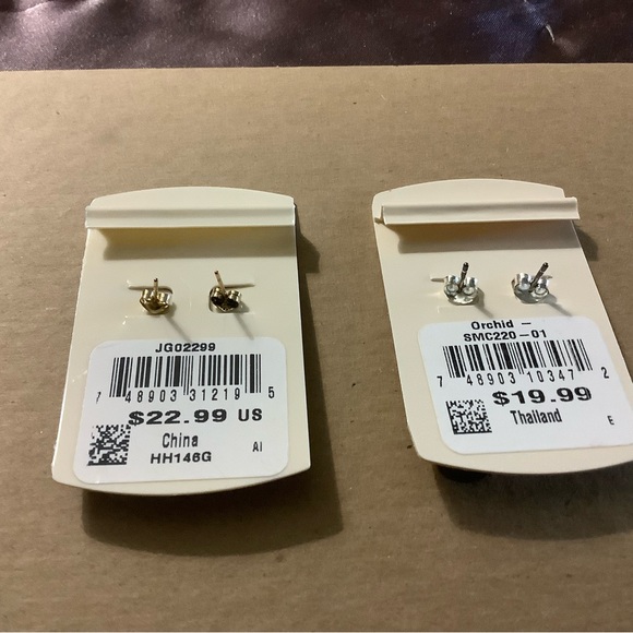 Jody Coyote Earrings (2 pairs) - Picture 2 of 3